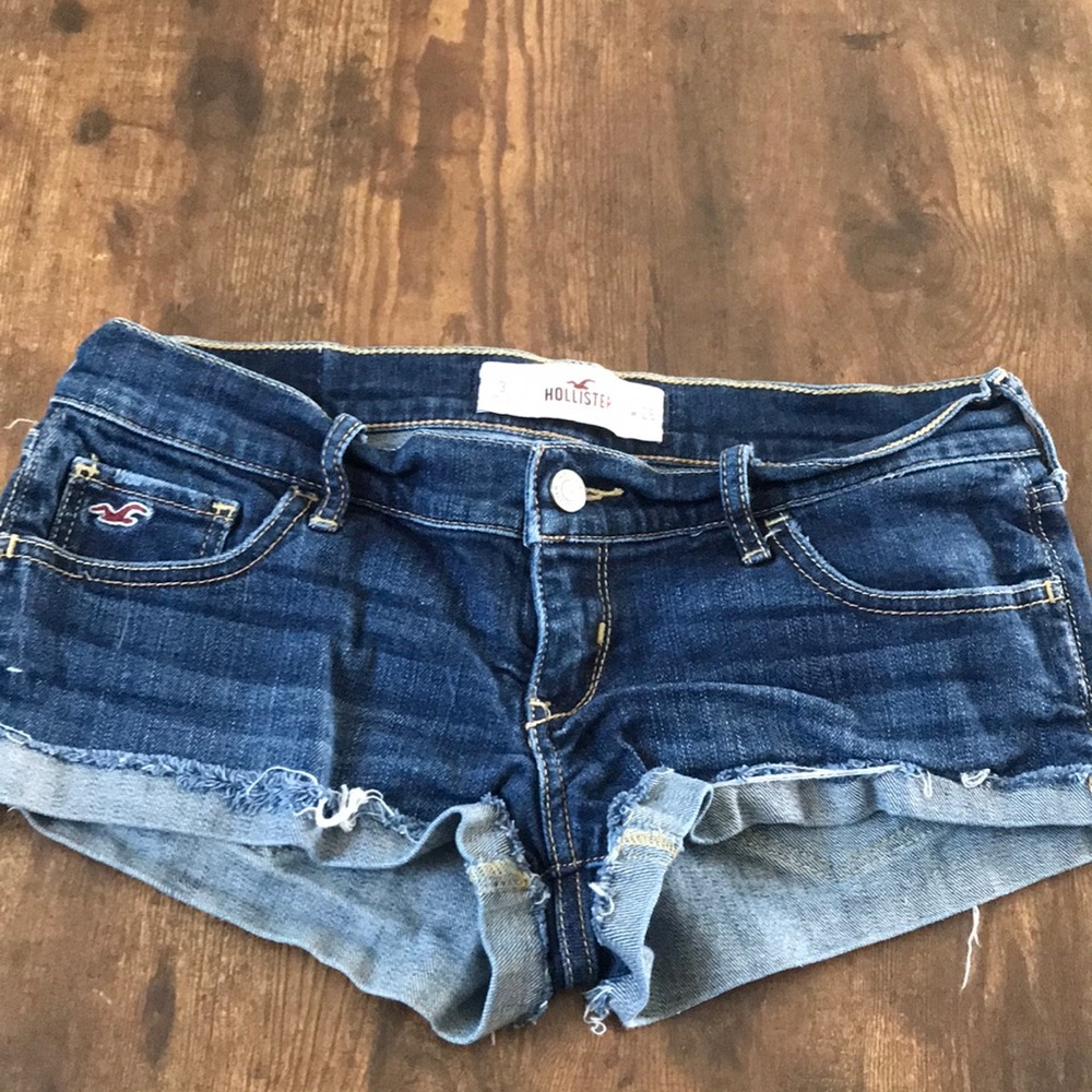 Hollister sho